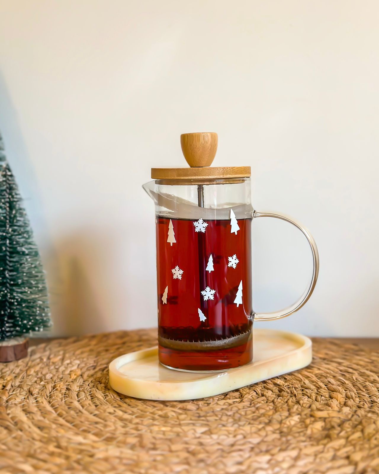 "Snowy Cheer" Premium Glass French Press With Bamboo Lid - Christmas Edition